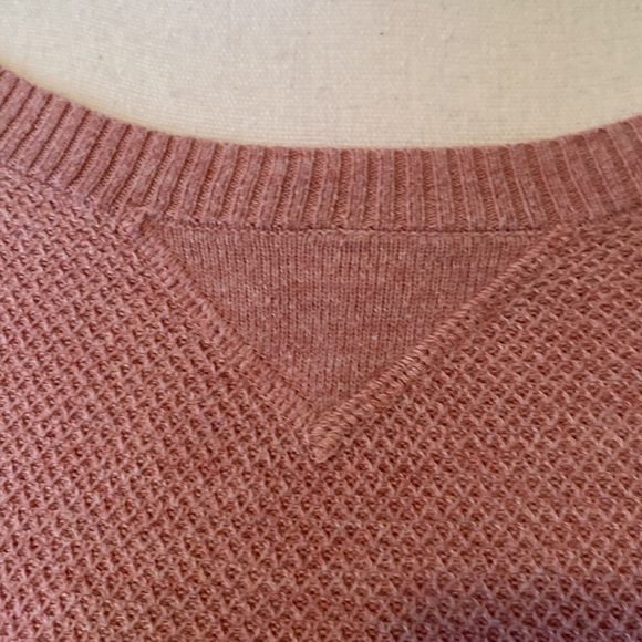 AMERICAN EAGLE 🦅 OUTFITTERS DUSTY ROSE SWEATER SIZE MEDIUM - Picture 2 of 4